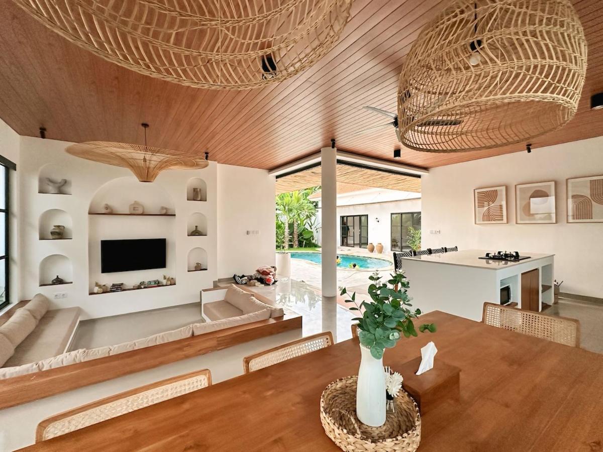 Amerta Villa Seminyak Exterior photo